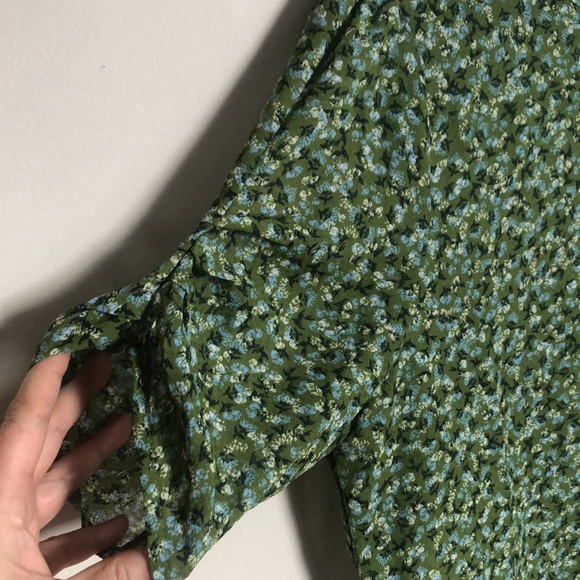 Half sleeve floral blouse - Picture 2 of 3